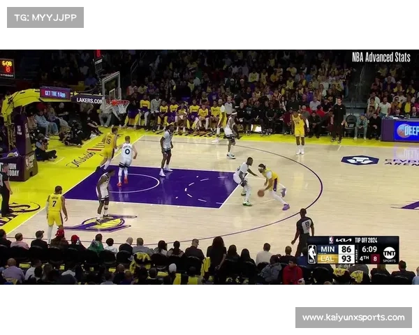 戴维斯手感炽热半场独揽17分助独行侠掌控比赛局势稳居上风