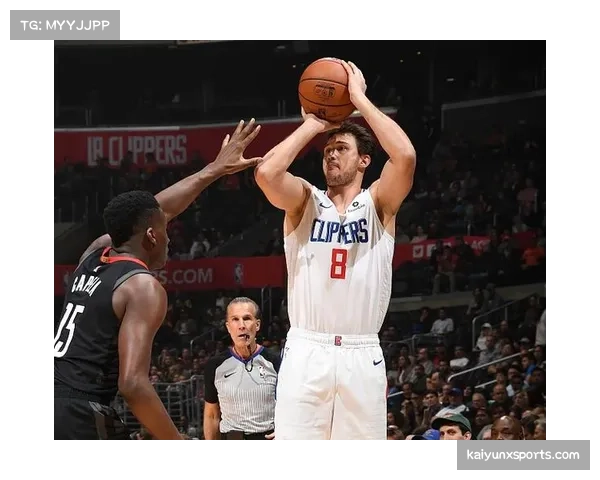 迪涅与万比萨卡等边后卫 凭借前插能力成为球队进攻利器